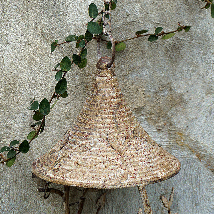 Garden balcony bird feeder